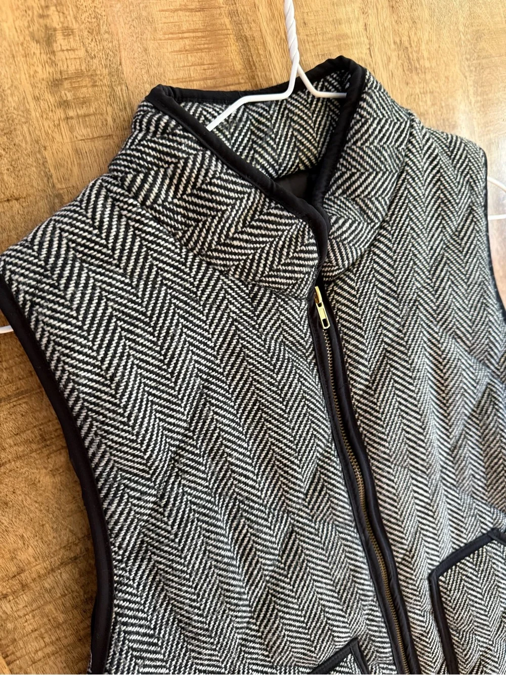 MEROKEETY Black White Herringbone Zip Front Vest Gold Tone Zipper Pockets